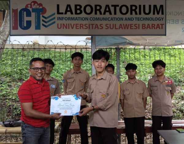 Tuntas Jalani Magang, Siswa PKL SMK Negeri 1 Majene Terima Sertifikat dari UPA TIK Unsulbar