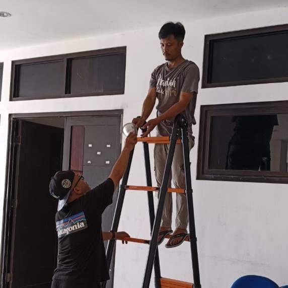 Akhir Pekan Produktif: UPA TIK Unsulbar Terjunkan Tim Khusus Instalasi Jaringan di Lima Ruangan Strategis Fapertahut