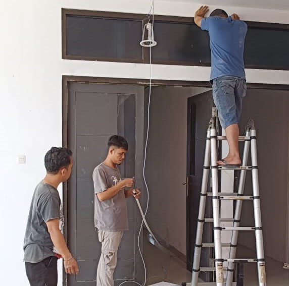 Akhir Pekan Produktif: UPA TIK Unsulbar Terjunkan Tim Khusus Instalasi Jaringan di Lima Ruangan Strategis Fapertahut