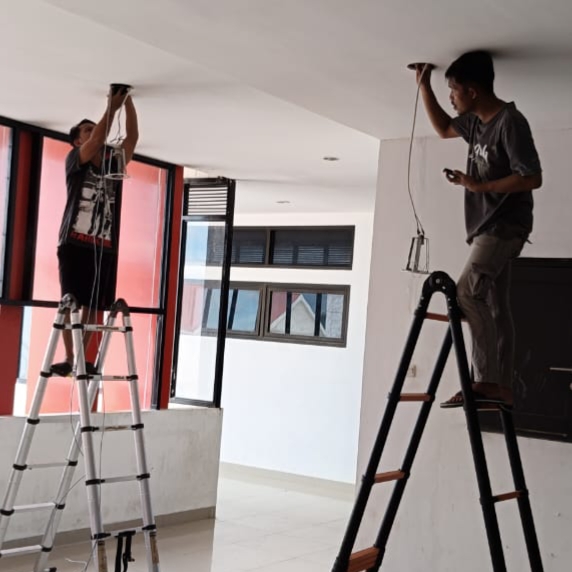 Akhir Pekan Produktif: UPA TIK Unsulbar Terjunkan Tim Khusus Instalasi Jaringan di Lima Ruangan Strategis Fapertahut