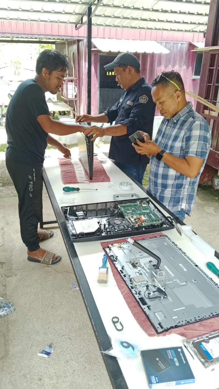 Transformasi Digital Lab ICT: UPA TIK Unsulbar Lakukan Upgrade HDD ke SSD Demi Perkuliahan yang Lebih Responsif