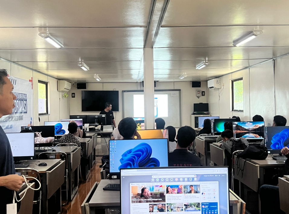 Maksimalkan Layanan, UPA TIK Unsulbar Tetap Fasilitasi Kegiatan Praktikum Kompetensi Dasar Prodi Sistem Informasi di Akhir Pekan