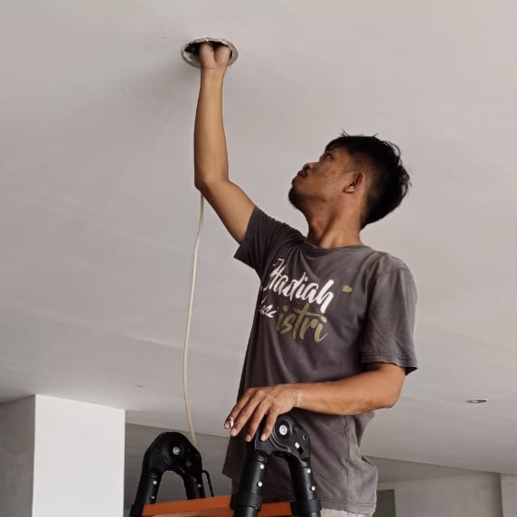 Akhir Pekan Produktif: UPA TIK Unsulbar Terjunkan Tim Khusus Instalasi Jaringan di Lima Ruangan Strategis Fapertahut