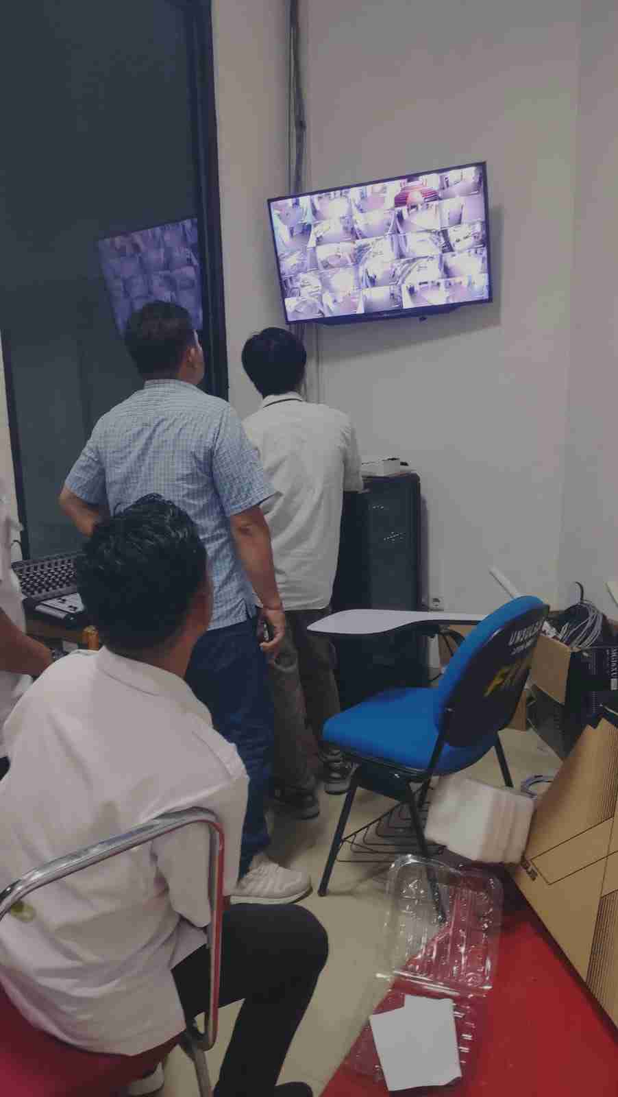 Tindak Lanjuti Laporan Kehilangan Aset, Tim UPA TIK Telusuri Rekaman CCTV Gedung Kembar