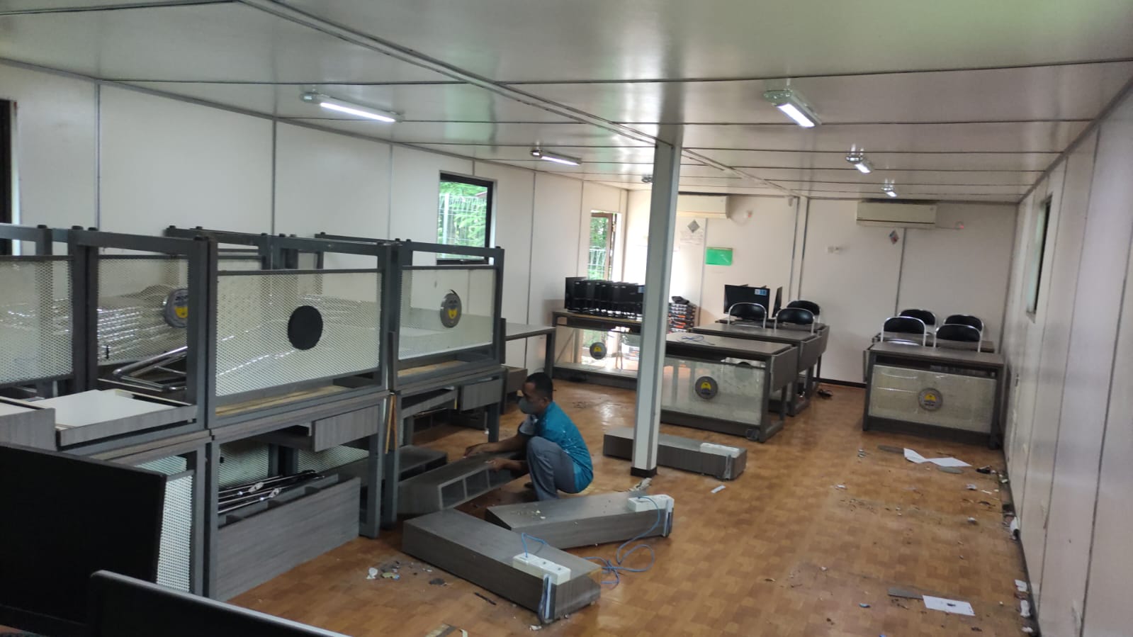 Sterilisasi Area, PJR Amankan Aset Laboratorium ICT 1 dan 2 Jelang Penggantian Lantai Vinyl