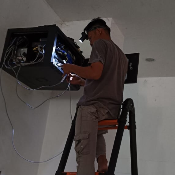 Akhir Pekan Produktif: UPA TIK Unsulbar Terjunkan Tim Khusus Instalasi Jaringan di Lima Ruangan Strategis Fapertahut